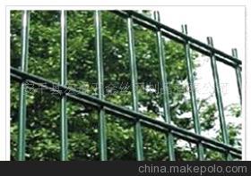双横丝护栏网与夹丝护栏网 应用、标准与制造厂家介绍